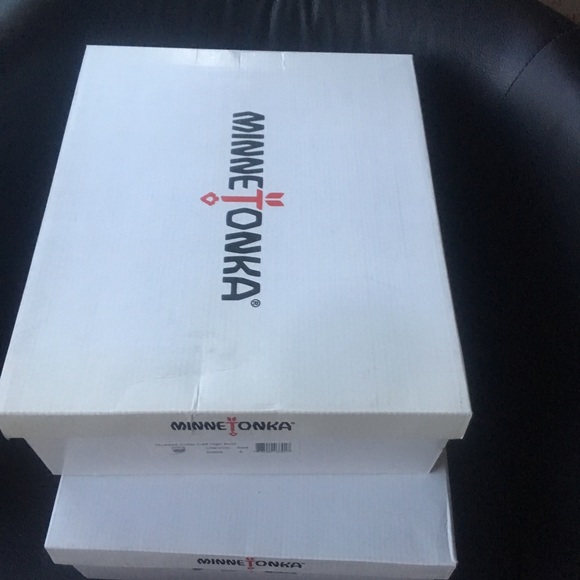 NEW Minnetonka 6 Leather Studded Fringe Calf Boot - Picture 6 of 7